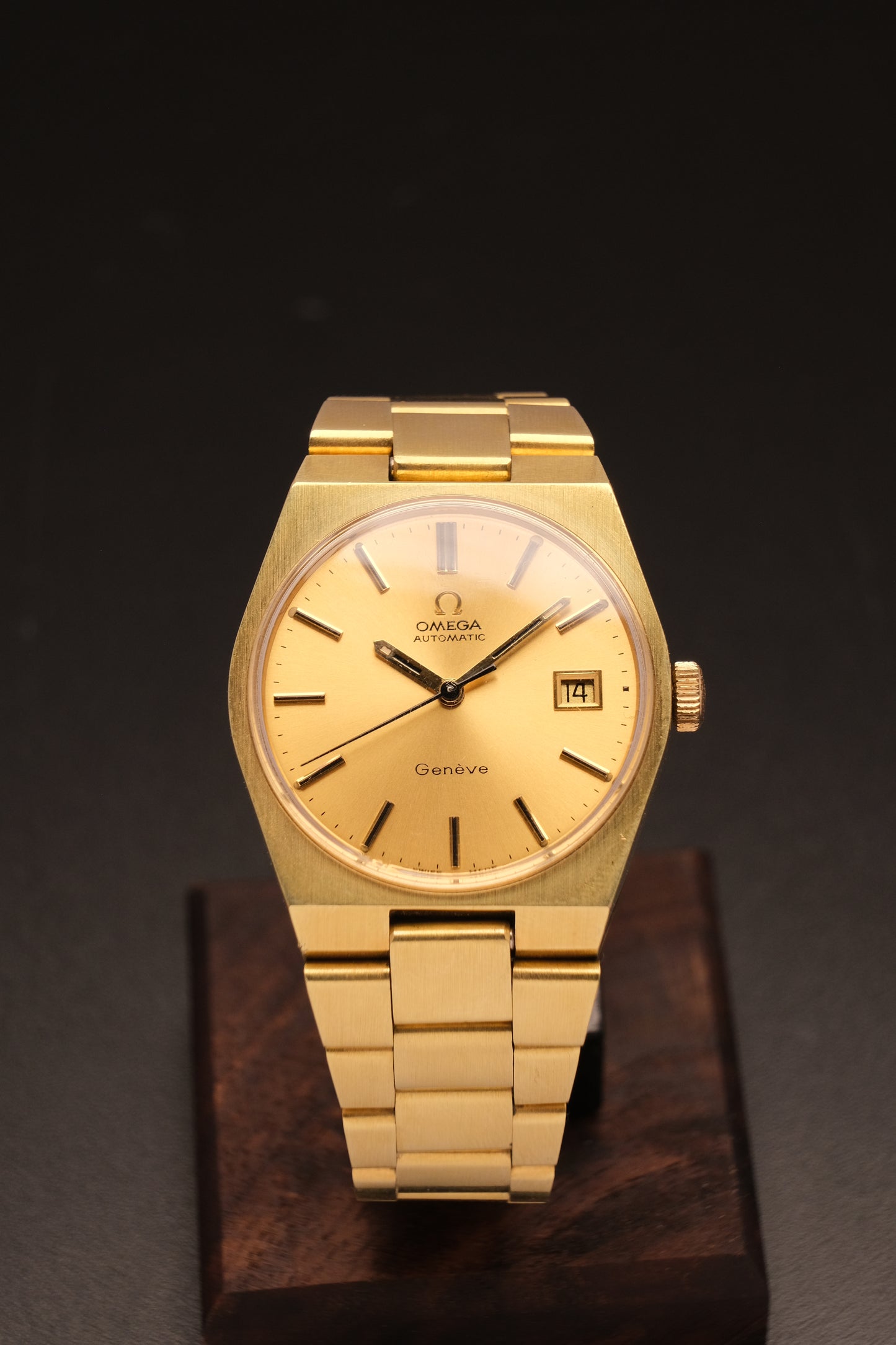 Vintage Omega Genève 166099 Gold Case Gold Bracelet Gold Dial