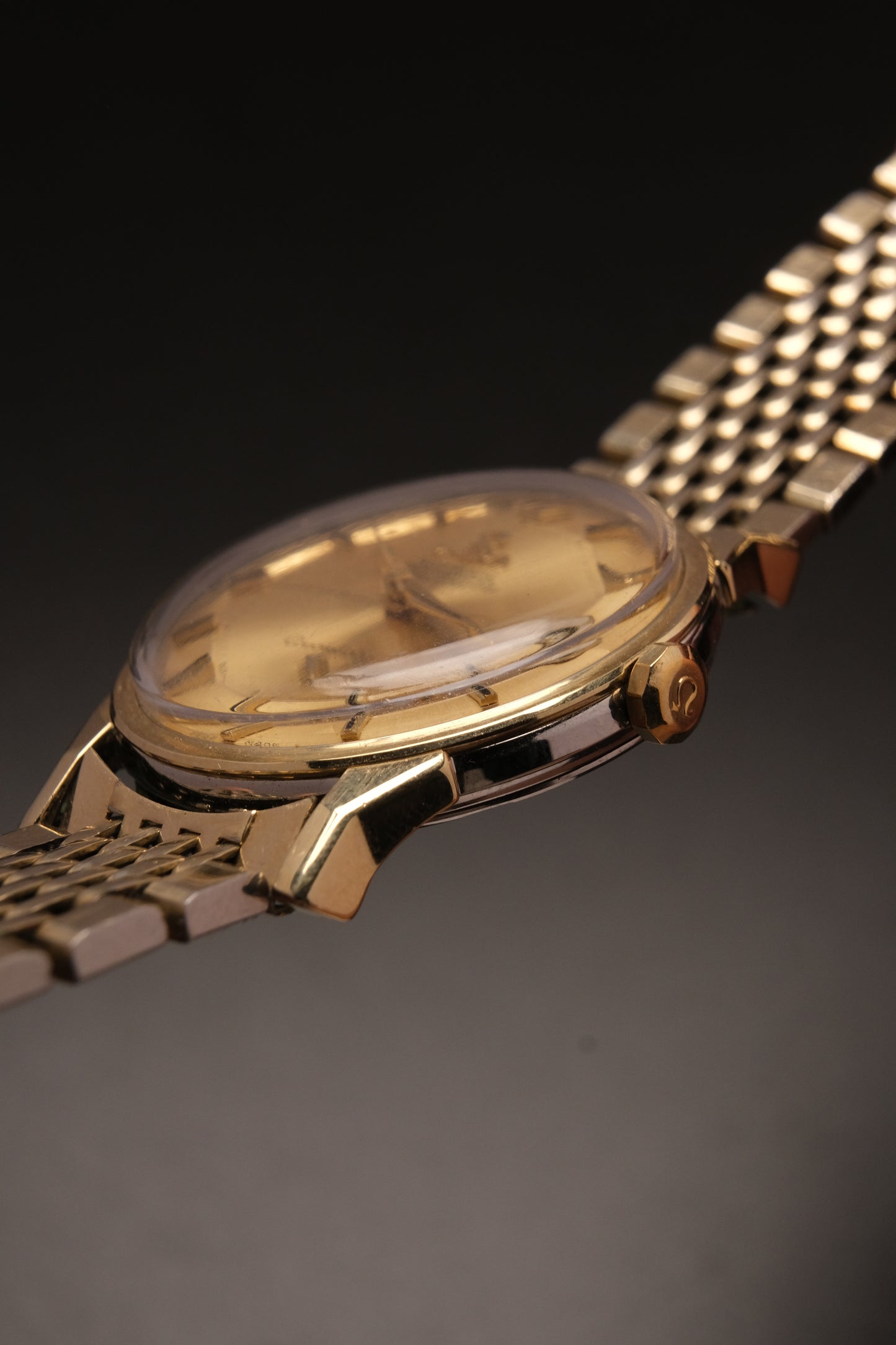 OMEGA CONSTELLATION PIE PAN DOG LEG GOLD  CROSS DIAL AUTOMATIC CHRONOMETER REF. 168.005