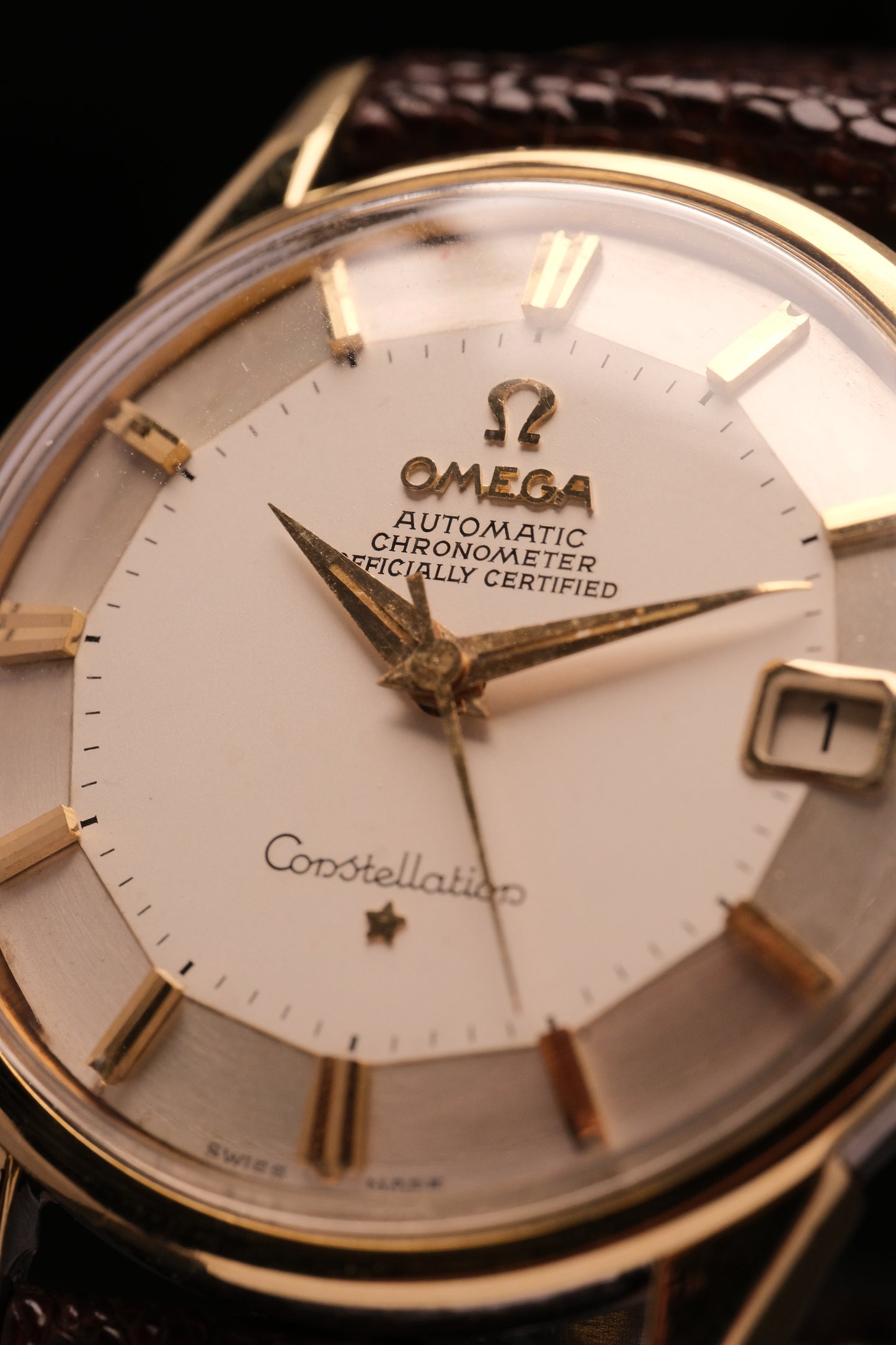 OMEGA CONSTELLATION PIE PAN DOG LEG GOLD AUTOMATIC CHRONOMETER REF. 168.005