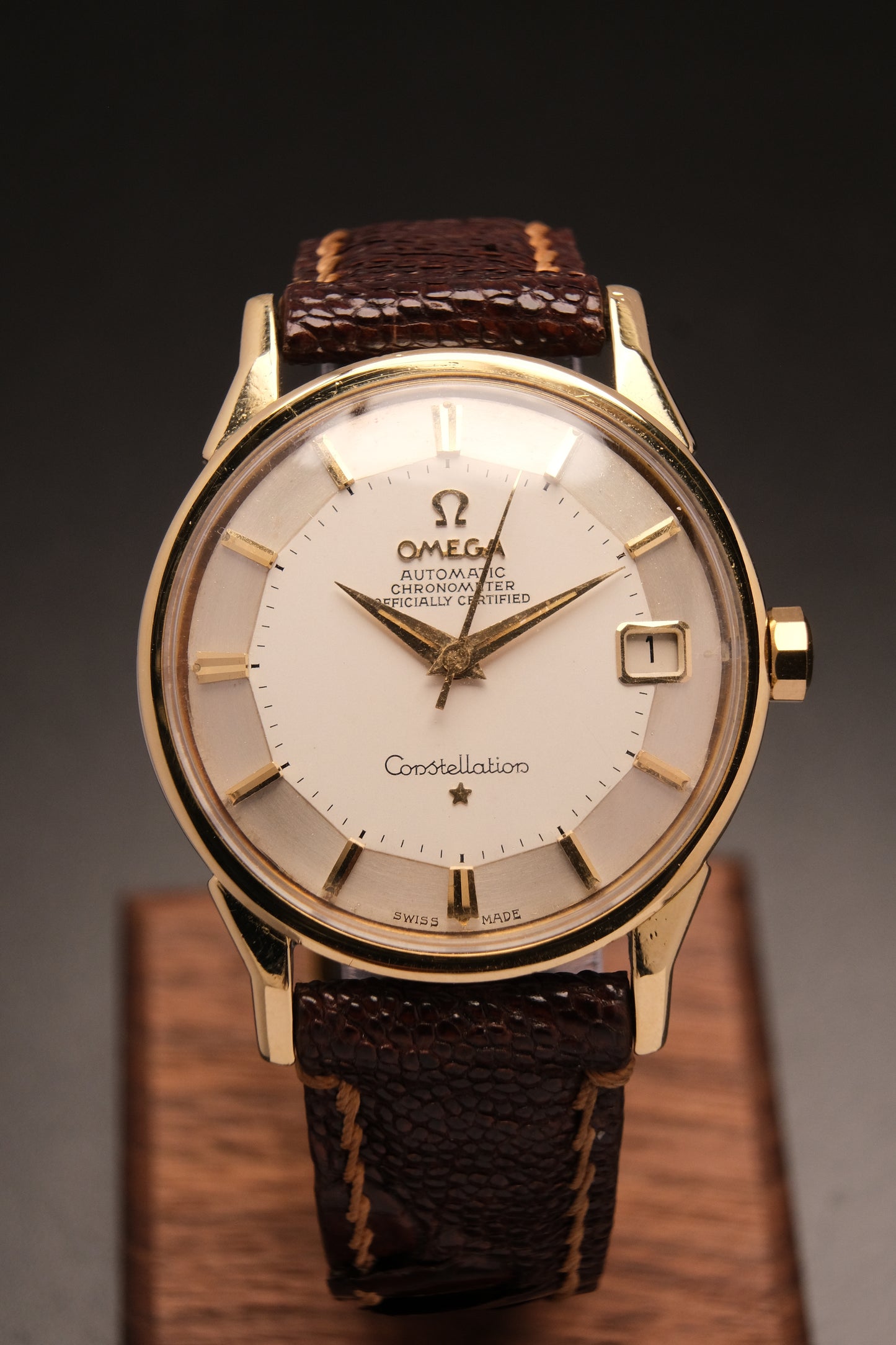 OMEGA CONSTELLATION PIE PAN DOG LEG GOLD AUTOMATIC CHRONOMETER REF. 168.005