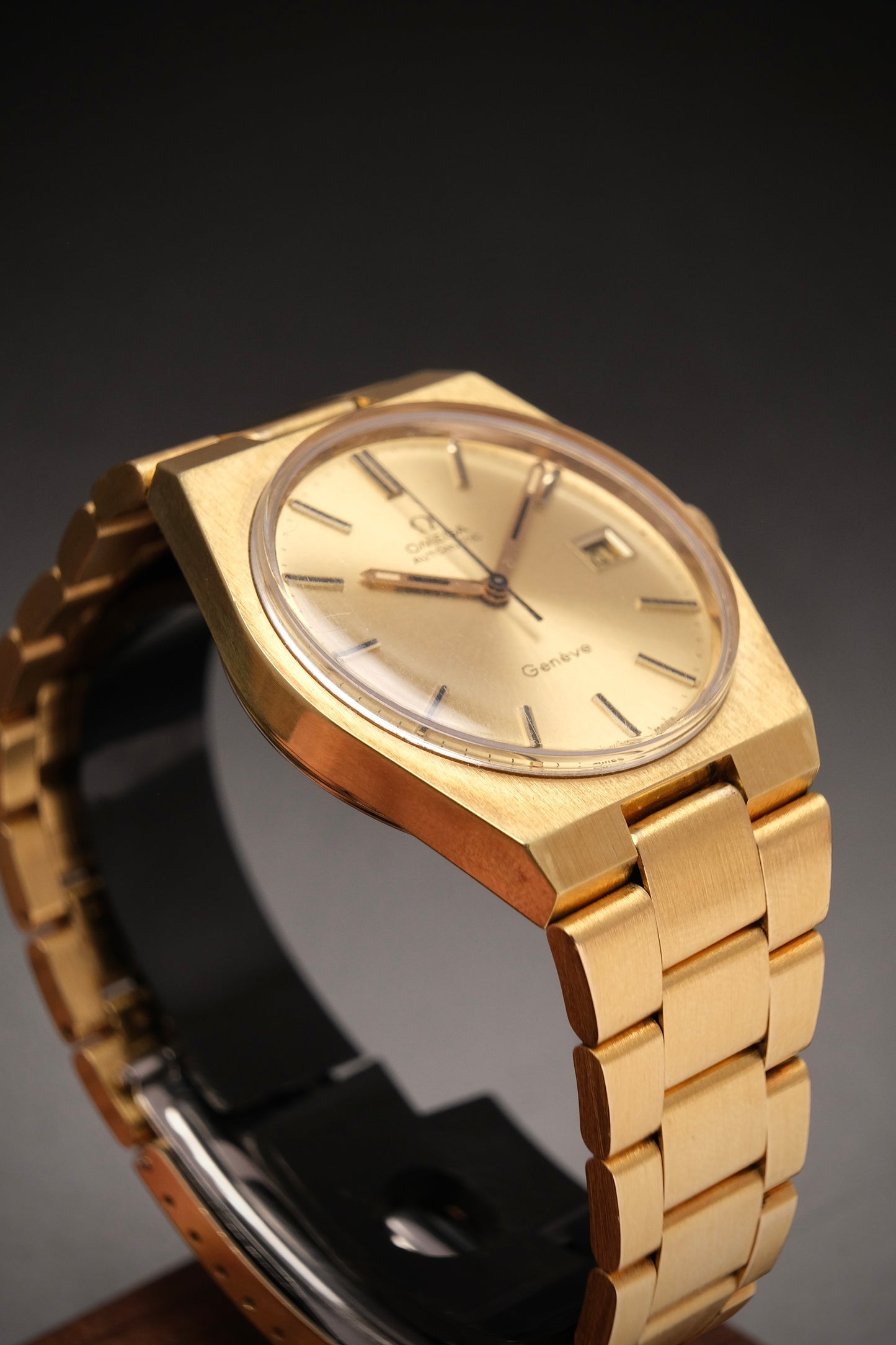 Vintage Omega Genève 166099 Gold Case Gold Bracelet