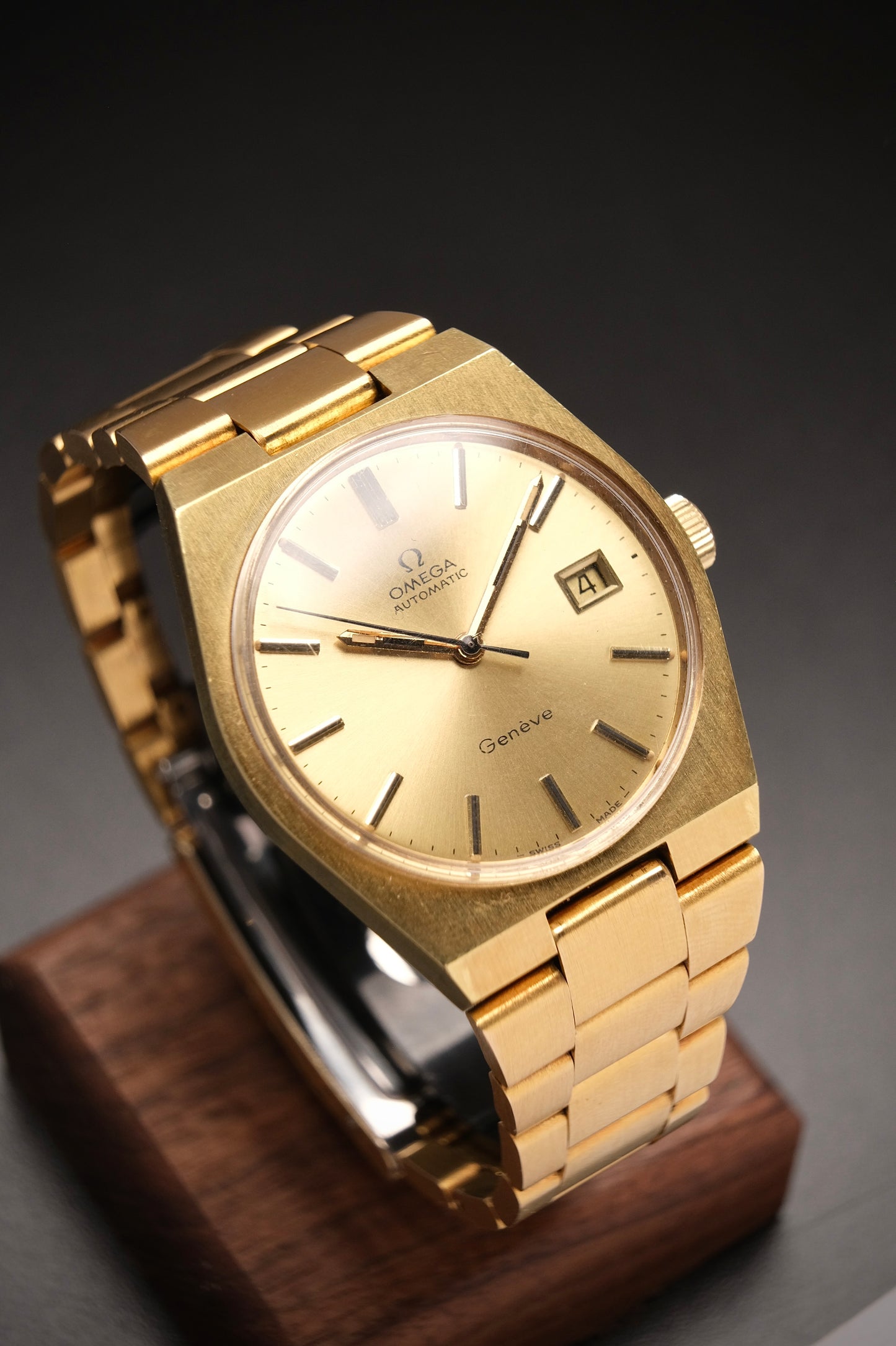 Vintage Omega Genève 166099 Gold Case Gold Bracelet