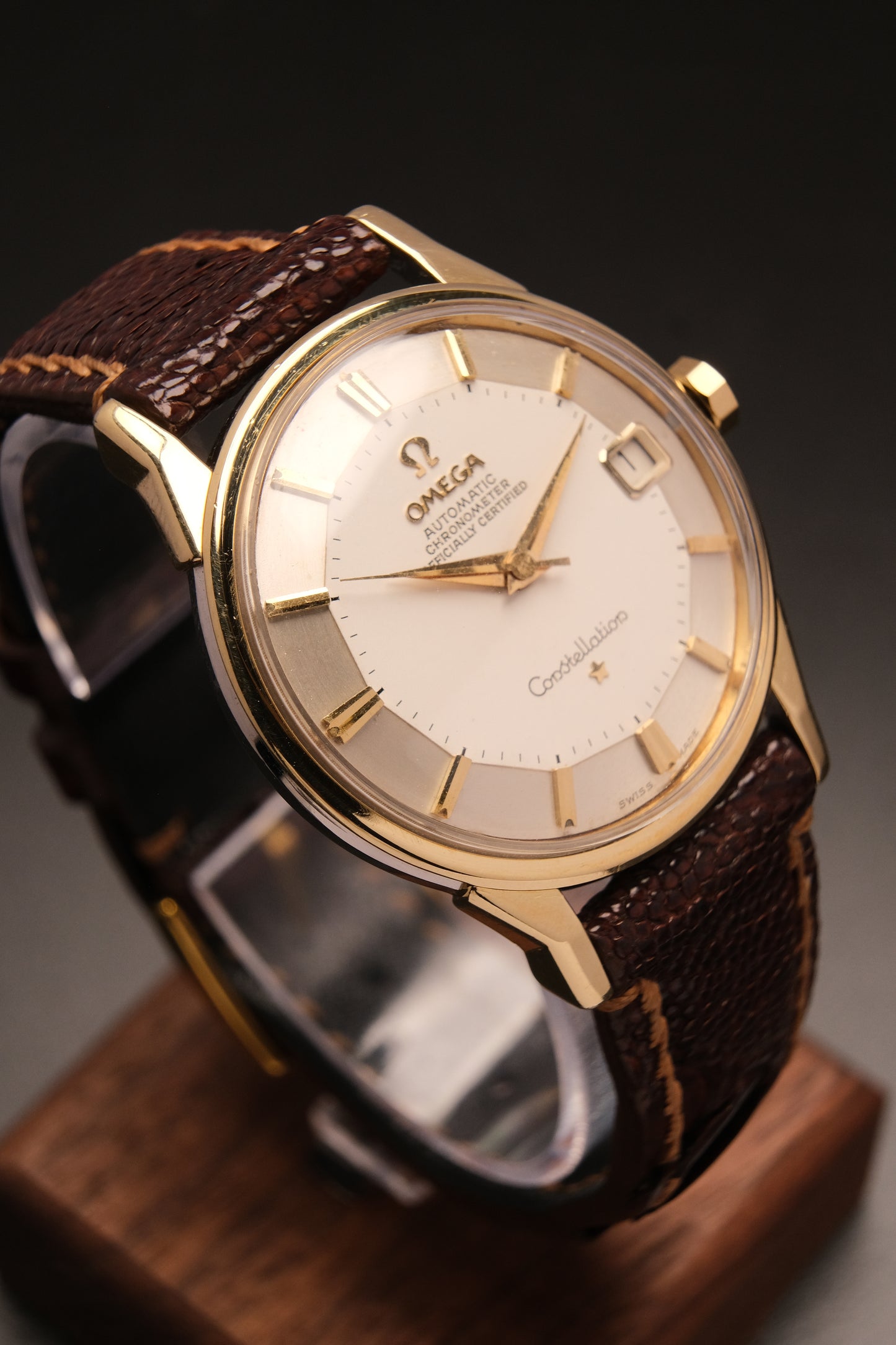 OMEGA CONSTELLATION PIE PAN DOG LEG GOLD AUTOMATIC CHRONOMETER REF. 168.005