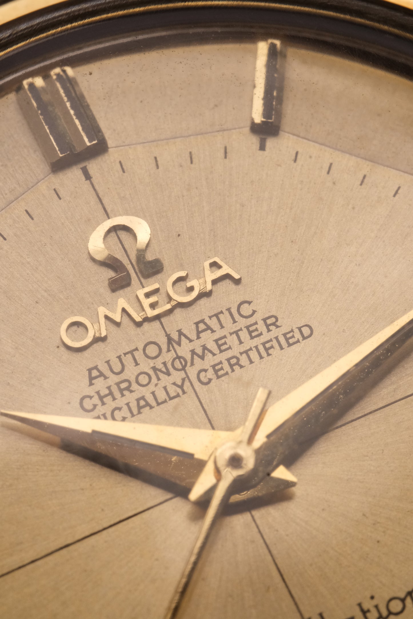 OMEGA CONSTELLATION PIE PAN DOG LEG GOLD  CROSS DIAL AUTOMATIC CHRONOMETER REF. 168.005