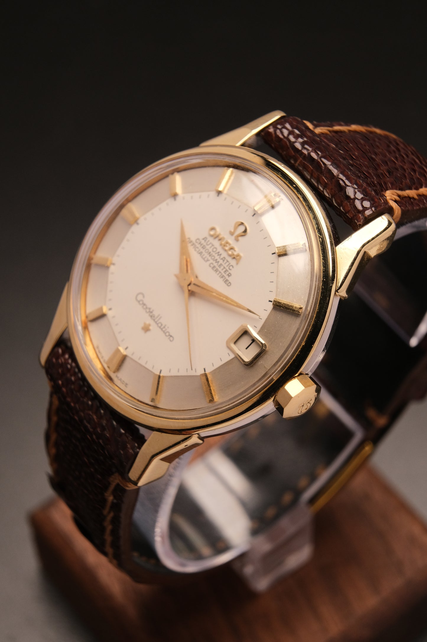 OMEGA CONSTELLATION PIE PAN DOG LEG GOLD AUTOMATIC CHRONOMETER REF. 168.005