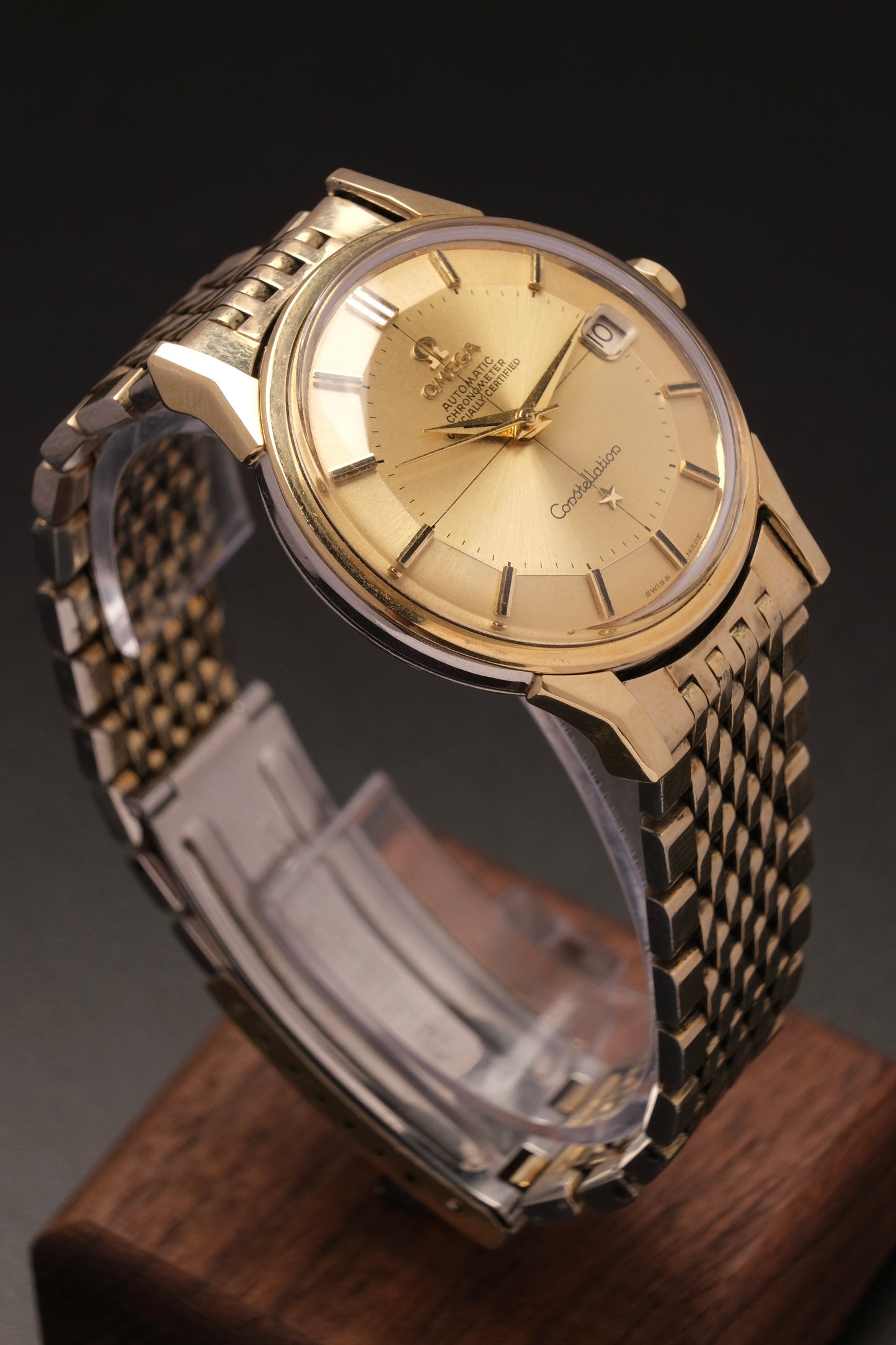 OMEGA CONSTELLATION PIE PAN DOG LEG GOLD  CROSS DIAL AUTOMATIC CHRONOMETER REF. 168.005