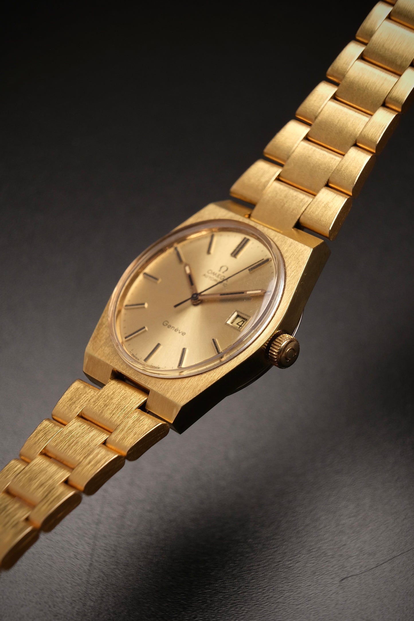 Vintage Omega Genève 166099 Gold Case Gold Bracelet