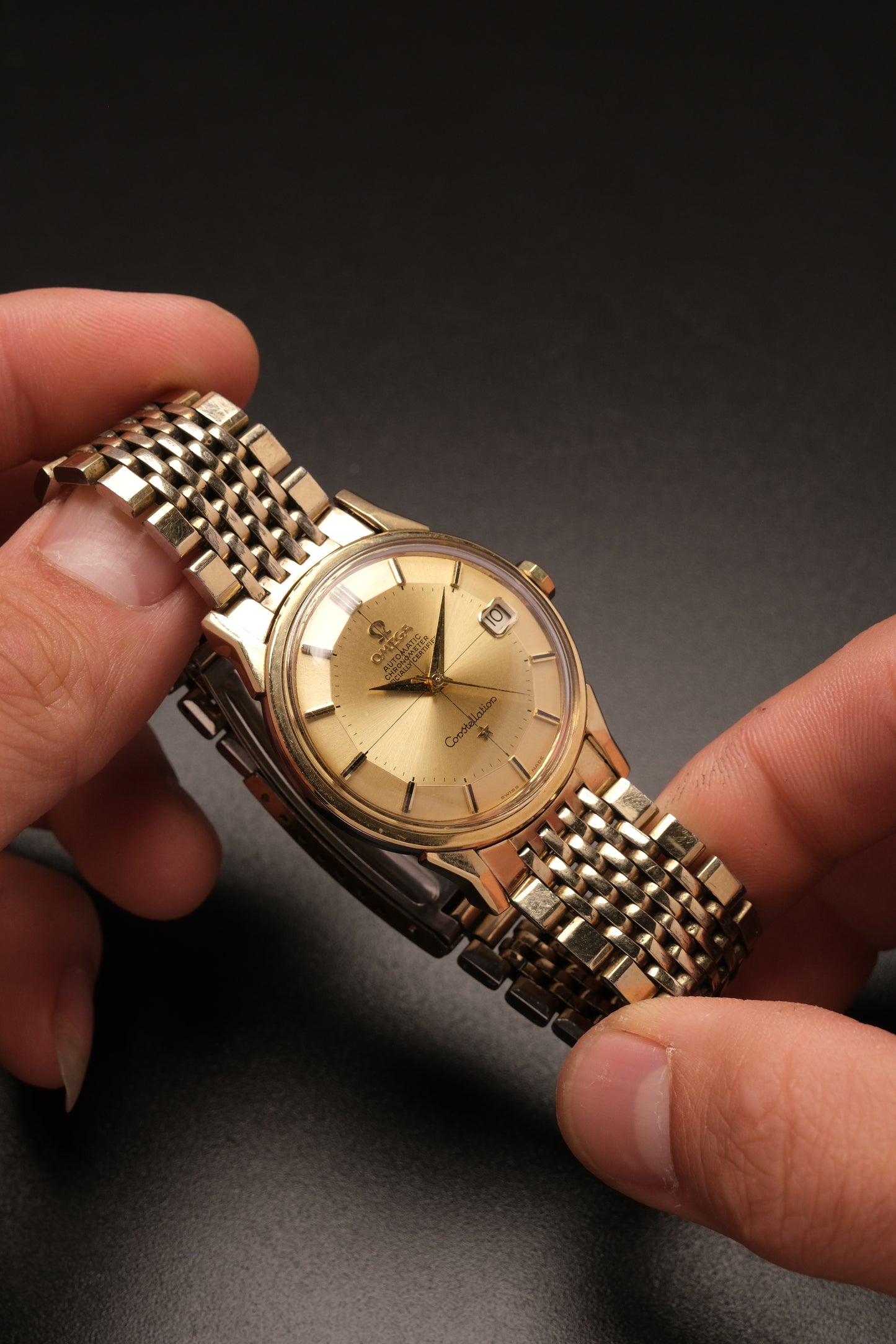 OMEGA CONSTELLATION PIE PAN DOG LEG GOLD  CROSS DIAL AUTOMATIC CHRONOMETER REF. 168.005